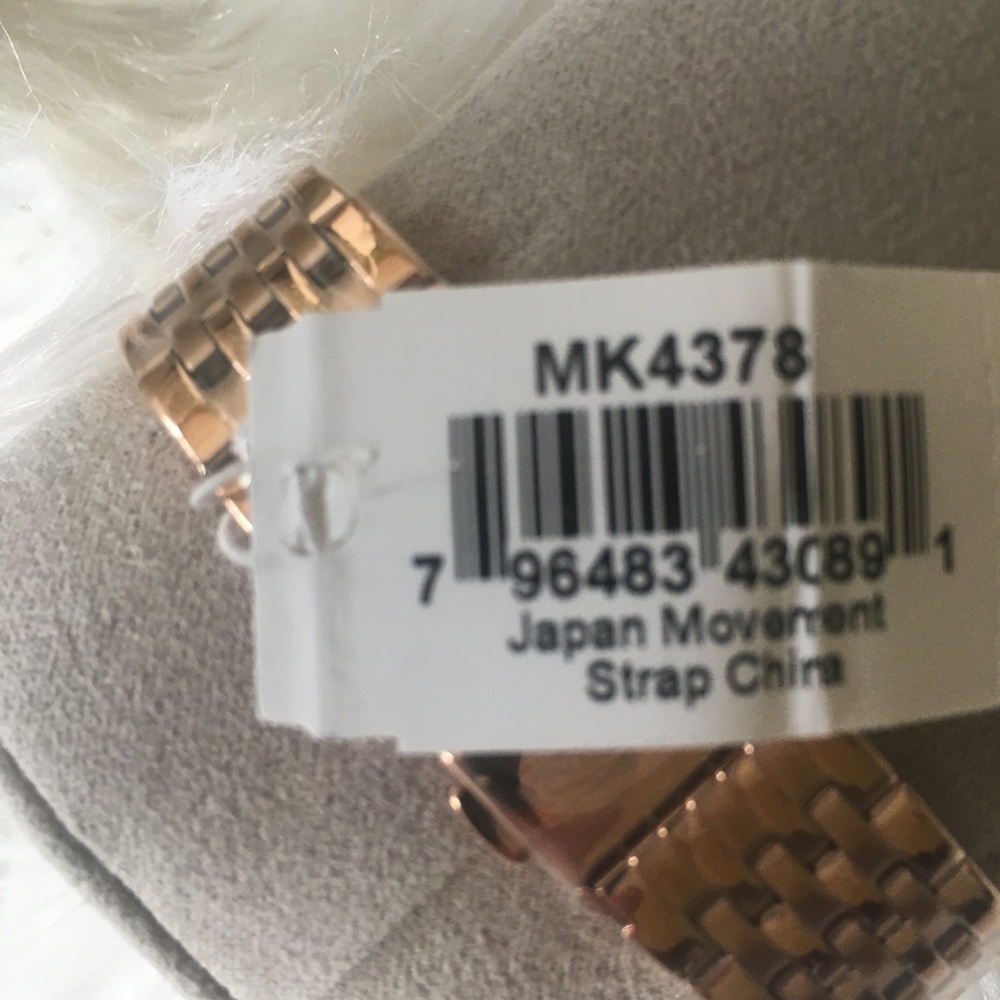 New Michael Kors rose gold women watch - Picture 5 of 8